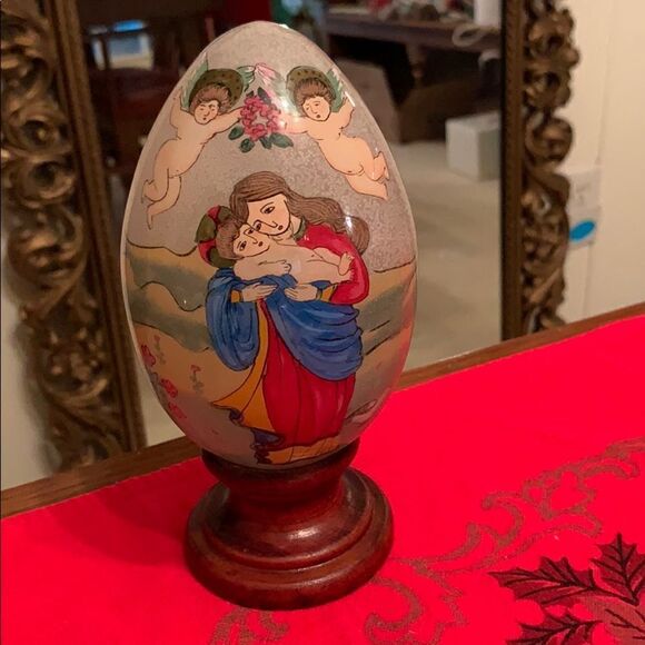 Vtg Treasured Visions Madonna & Child painted egg - Picture 1 of 8